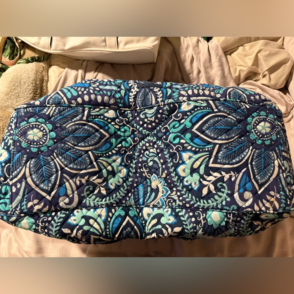 Vera Bradley Tote - Picture 3 of 8